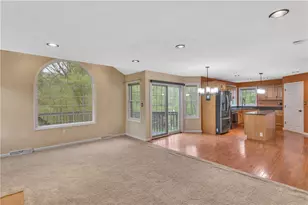 699 Surfside Dr, Pittsburgh, PA 15239 - Photo 10