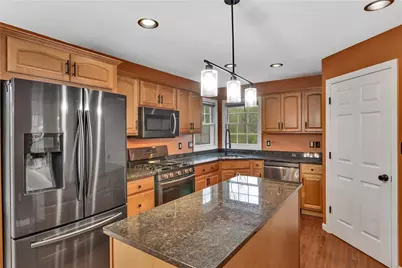 699 Surfside Dr, Pittsburgh, PA 15239 - Photo 6