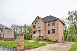 699 Surfside Dr, Pittsburgh, PA 15239 - Photo 2