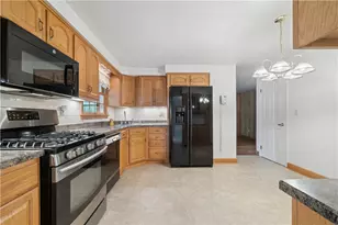 2125 Berkshire Dr, Monroeville, PA 15146 - Photo 12