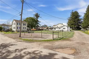 233 E Sanner St, Somerset Boro, PA 15501 - Photo 2