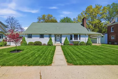 221 E Edgewood Avenue, New Castle, PA 16105 - Photo 1