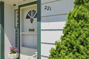 221 E Edgewood Ave, New Castle, PA 16105 - Photo 2