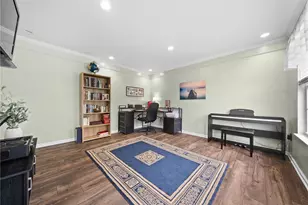 137 John Dr, Cecil, PA 15317 - Photo 4