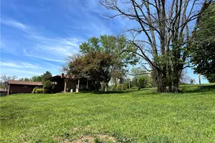 880 Pizza Barn Rd, Derry Township, PA 15717 - Photo 4