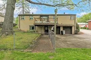 245 Clover Dr, Monroeville, PA 15146 - Photo 2