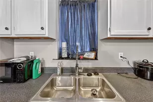 3819 Winterburn Ave, Pittsburgh, PA 15207 - Photo 8