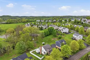 1007 Fieldstone Dr, Cecil, PA 15317 - Photo 2
