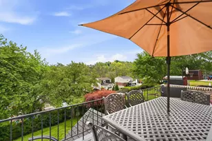 621 Portia Dr, Bethel Park, PA 15236 - Photo 10