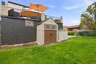 621 Portia Dr, Bethel Park, PA 15236 - Photo 24