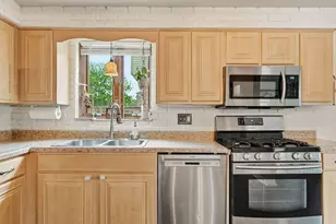621 Portia Dr, Bethel Park, PA 15236 - Photo 6