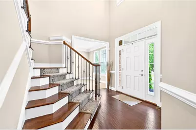 813 Balmoral Ct, Moon/Crescent Twp, PA 15108 - Photo 2
