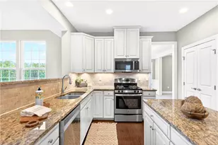 813 Balmoral Ct, Moon/Crescent Twp, PA 15108 - Photo 6