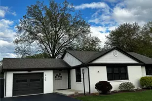 219 Meadowbrook Rd, Hermitage, PA 16148 - Photo 1