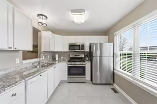 229 Hillvue Dr, Seven Fields Boro, PA 16046 - Photo 10