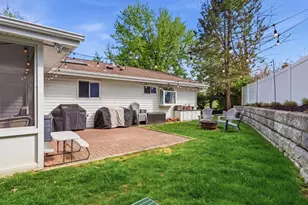 2029 Grosvenor Dr, Moon/Crescent Twp, PA 15108 - Photo 26