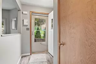 606 Canterbury Dr, Moon/Crescent Twp, PA 15108 - Photo 6