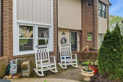 606 Canterbury Dr, Moon/Crescent Twp, PA 15108 - Photo 4