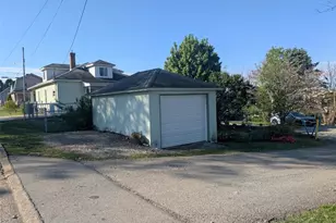 727 N 1st St, Jeannette, PA 15644 - Photo 32