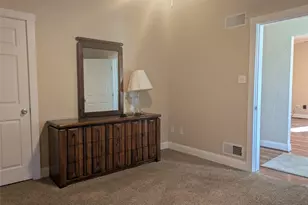727 N 1st St, Jeannette, PA 15644 - Photo 6