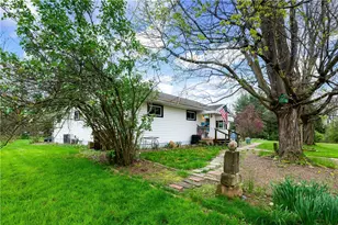 430 Flower Ave, Grove City Boro, PA 16127 - Photo 2