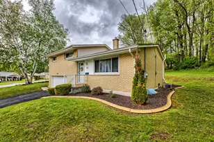 56 Meadowbrook Ave, Greensburg, PA 15601 - Photo 2