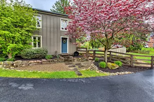 233 St Ives Dr, Hempfield Township, PA 15601 - Photo 4