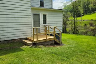 691 Old State Rte 66, Hempfield Township, PA 15601 - Photo 16