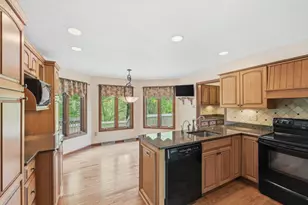 2493 Elkridge Dr Dr, Pittsburgh, PA 15090 - Photo 12