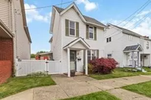 406 W Smithfield St, Mt Pleasant Boro, PA 15666 - Photo 2