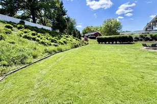 164 Penhurst Dr, Wilkins Township, PA 15235 - Photo 2