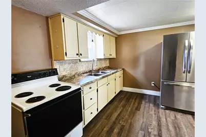 10 Eggers Ave, Belle Vernon, PA 15012 - Photo 2