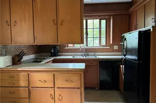 310 Sumner Ave, New Castle, PA 16105 - Photo 8