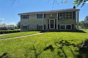 22 W Glennis Dr, Hempfield Township, PA 15601 - Photo 2