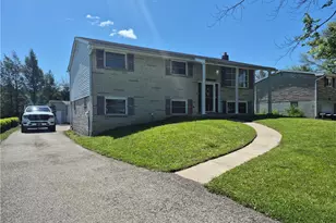 22 W Glennis Dr, Hempfield Township, PA 15601 - Photo 4