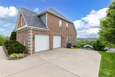 2301 Shamrock Ln, Canonsburg, PA 15317 - Photo 4
