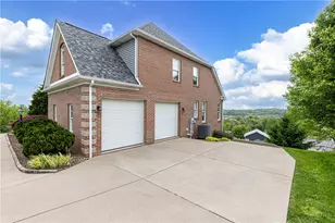 2301 Shamrock Ln, Canonsburg, PA 15317 - Photo 4