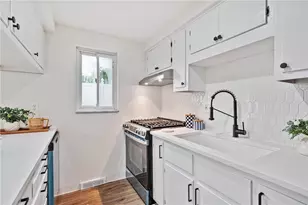 405 Highland Pnes Ct, Ross Twp, PA 15237 - Photo 6