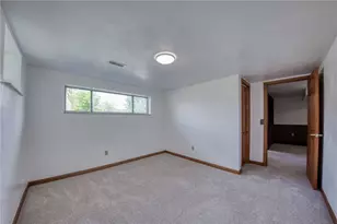 98 York Dr, Ross Twp, PA 15214 - Photo 14
