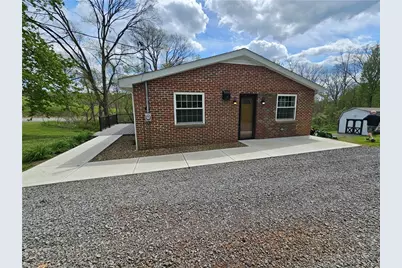 138 Center Dr, Oakland Township, PA 16025 - Photo 2