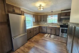 138 Center Dr, Oakland Township, PA 16025 - Photo 12