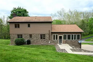 124 Dalton Ln, Hempfield Township, PA 15625 - Photo 6