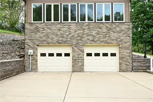 124 Dalton Ln, Hempfield Township, PA 15625 - Photo 4