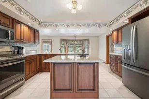 9470 Pembroke Cir, North Huntingdon, PA 15642 - Photo 8