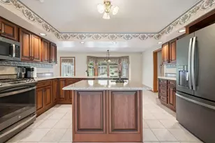 9470 Pembroke Cir, North Huntingdon, PA 15642 - Photo 8