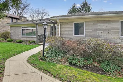 462 Greenhurst Dr, Pittsburgh, PA 15243 - Photo 2