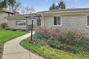 462 Greenhurst Dr, Pittsburgh, PA 15243 - Photo 2