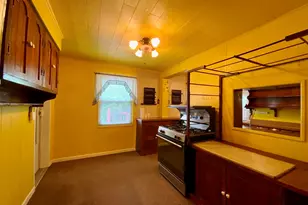 282 Oak Dr, Coraopolis, PA 15108 - Photo 4