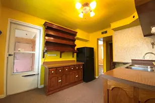 282 Oak Dr, Coraopolis, PA 15108 - Photo 6