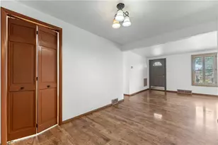 458 Blossom Dr, Pittsburgh, PA 15236 - Photo 6